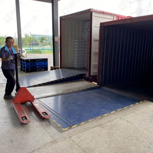 叮咚！您定制升降30公分的装卸货平台已到货，请查收