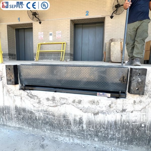 手动沿边式液压卸货平台：高效物流解决方案
